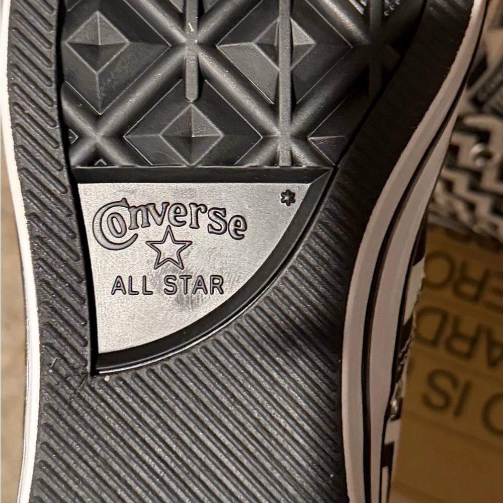 Converse Zigzag Pattern Sneakers brand new - Picture 6 of 8